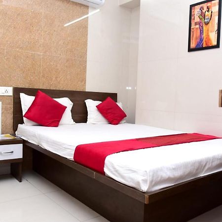 Nivant Lodge Solapur Zewnętrze zdjęcie