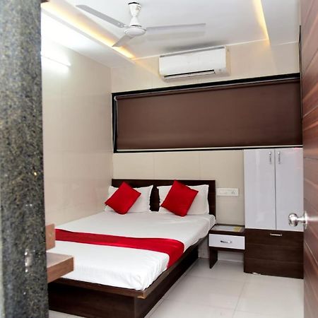 Nivant Lodge Solapur Zewnętrze zdjęcie