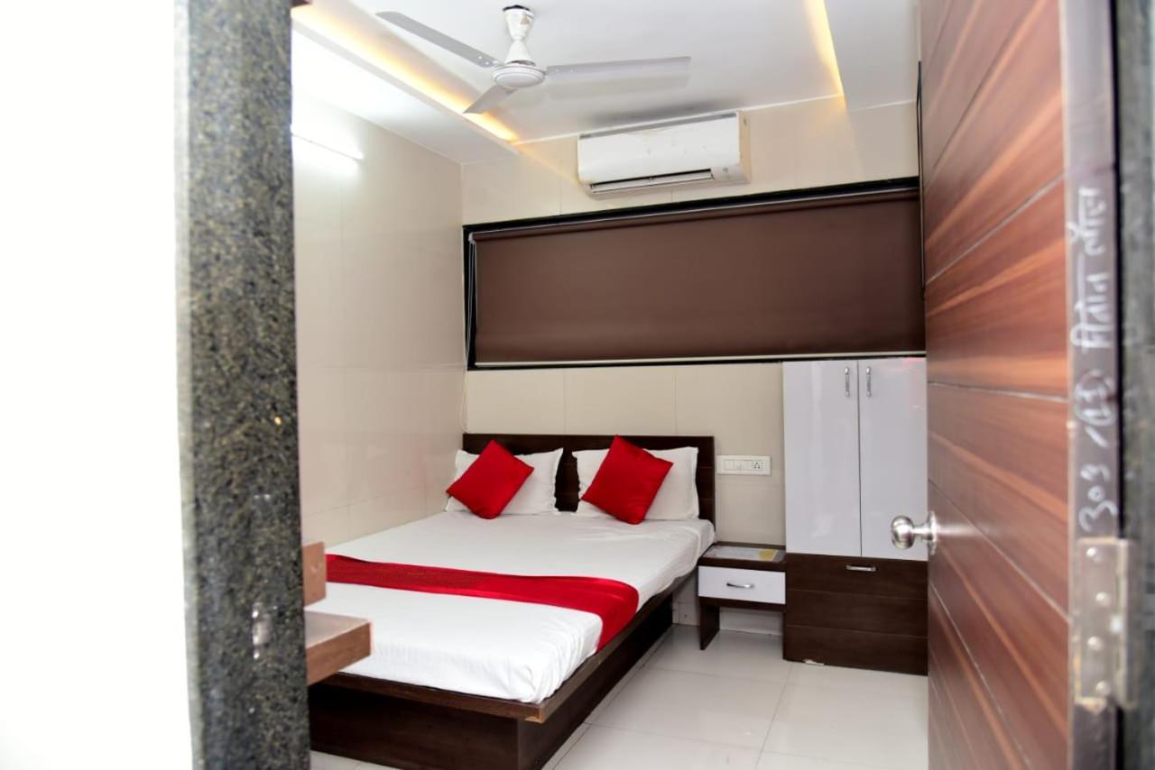 Nivant Lodge Solapur Zewnętrze zdjęcie