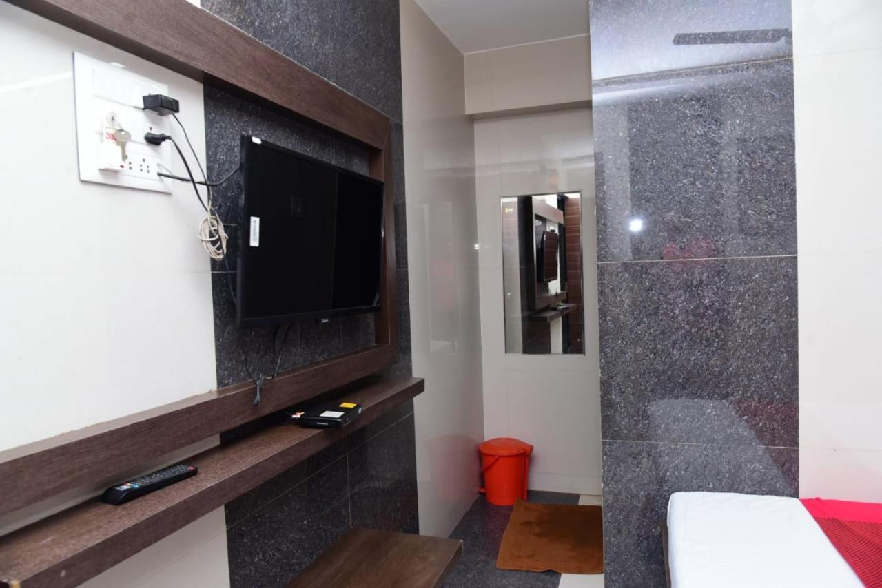 Nivant Lodge Solapur Zewnętrze zdjęcie